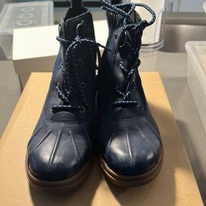 Blue Hapsburg duck. Boots UGG